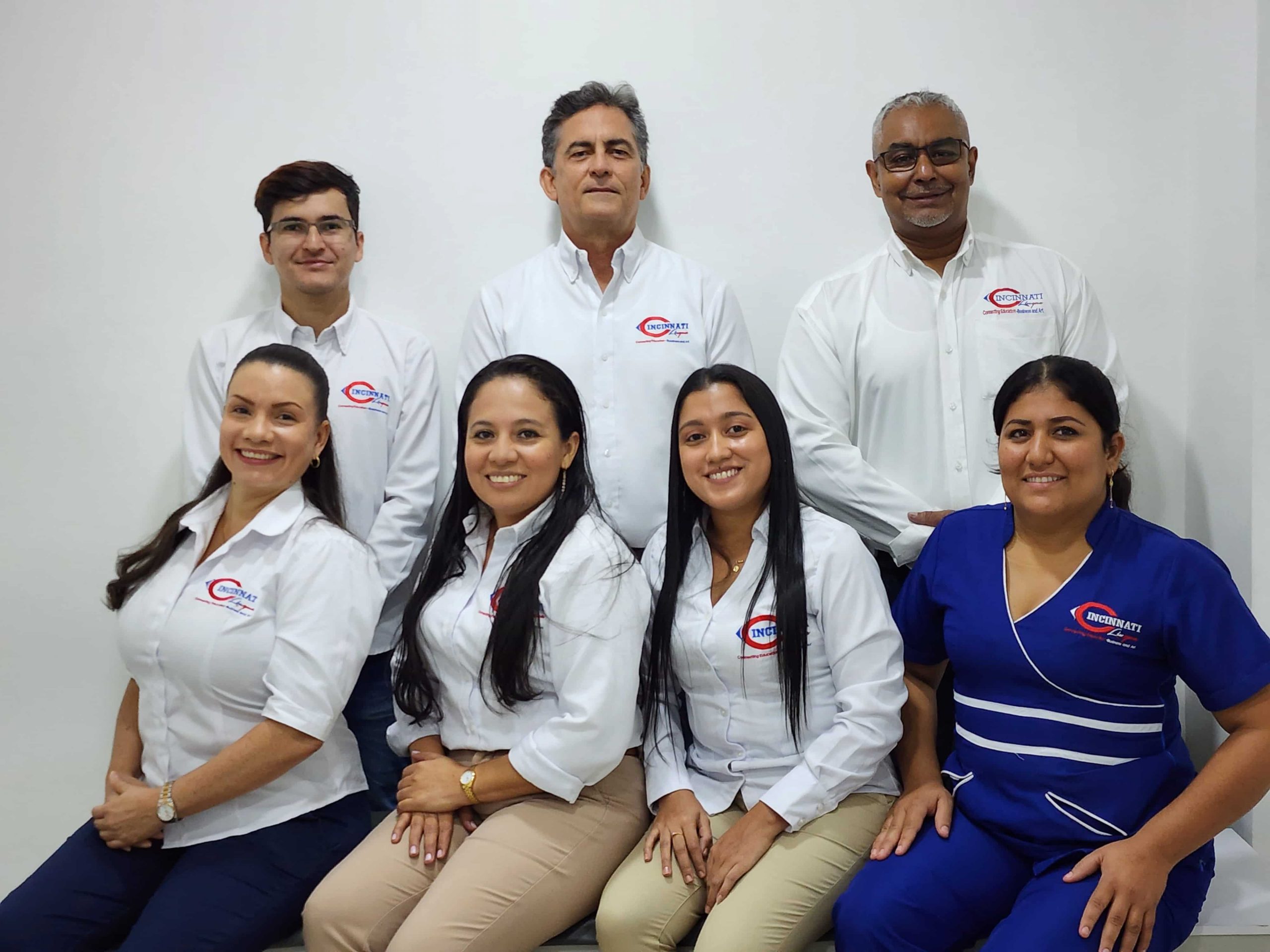 Nuestro equipo administrativo del centro de idiomas cincinnati lingua en cartagena de indias.